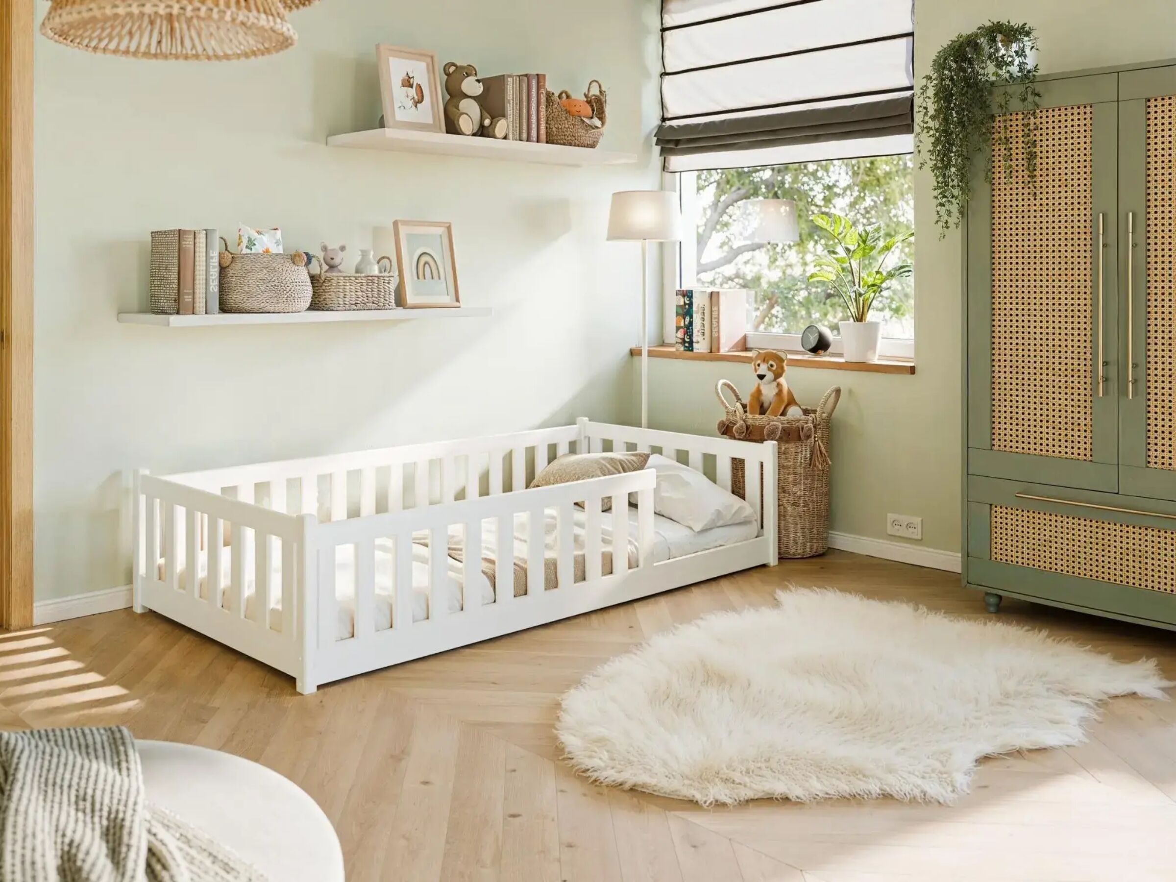 Bella Gulvseng med Lekegrind 80×160 - Hvit