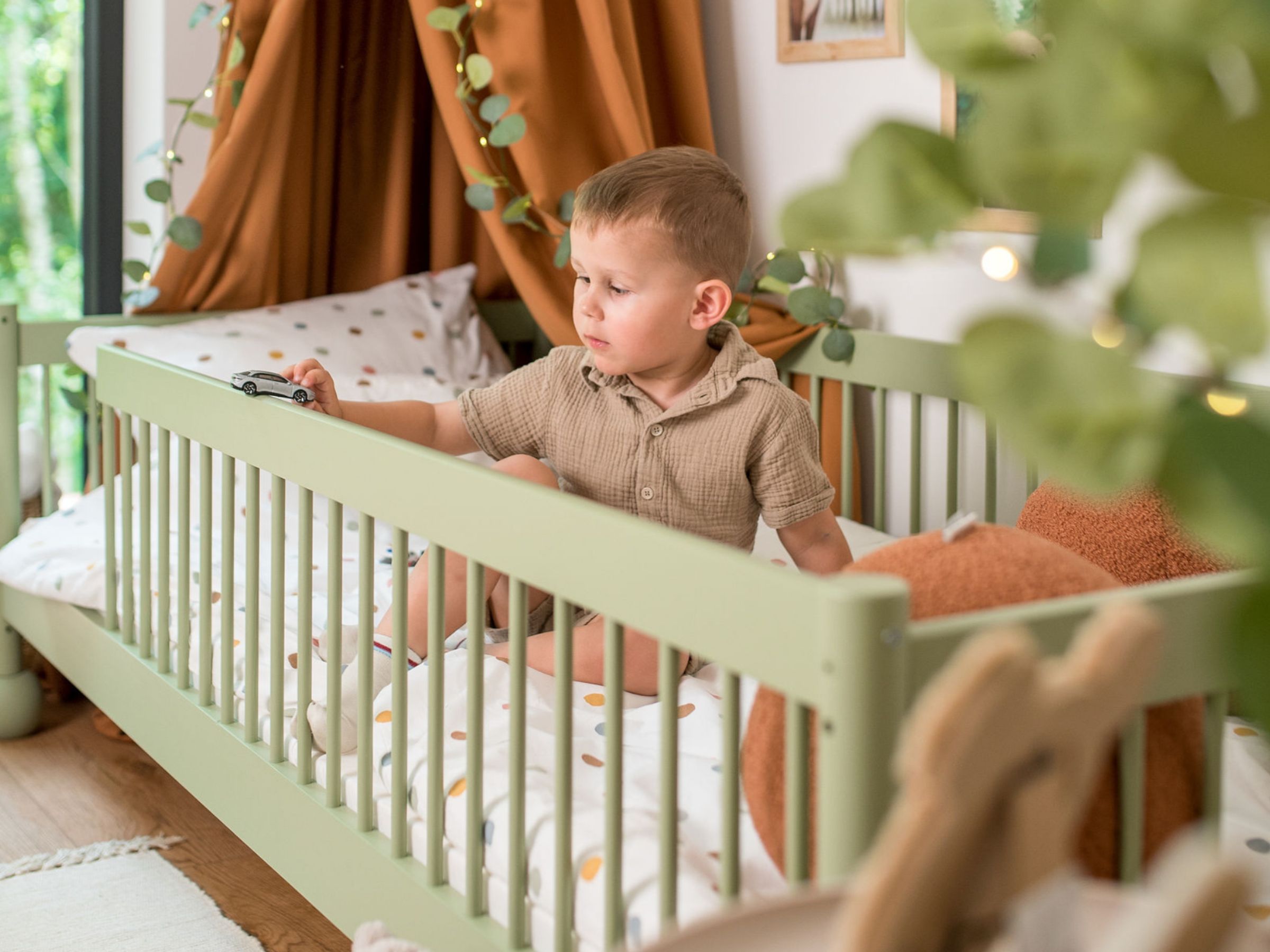 Star Barneseng med Lekegrind 80x180 - Olivengrønn