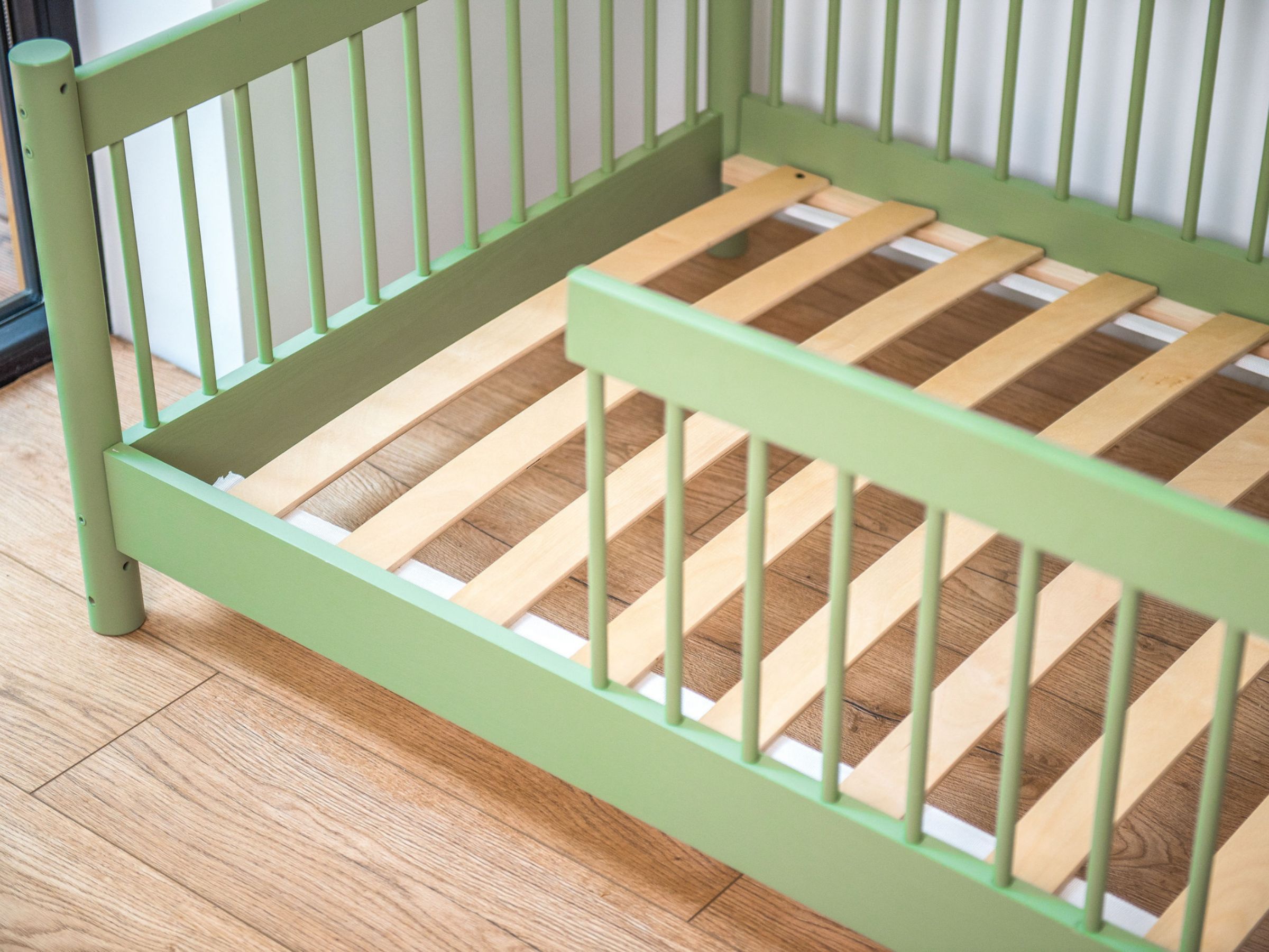 Star Barneseng med Lekegrind 80x180 - Olivengrønn