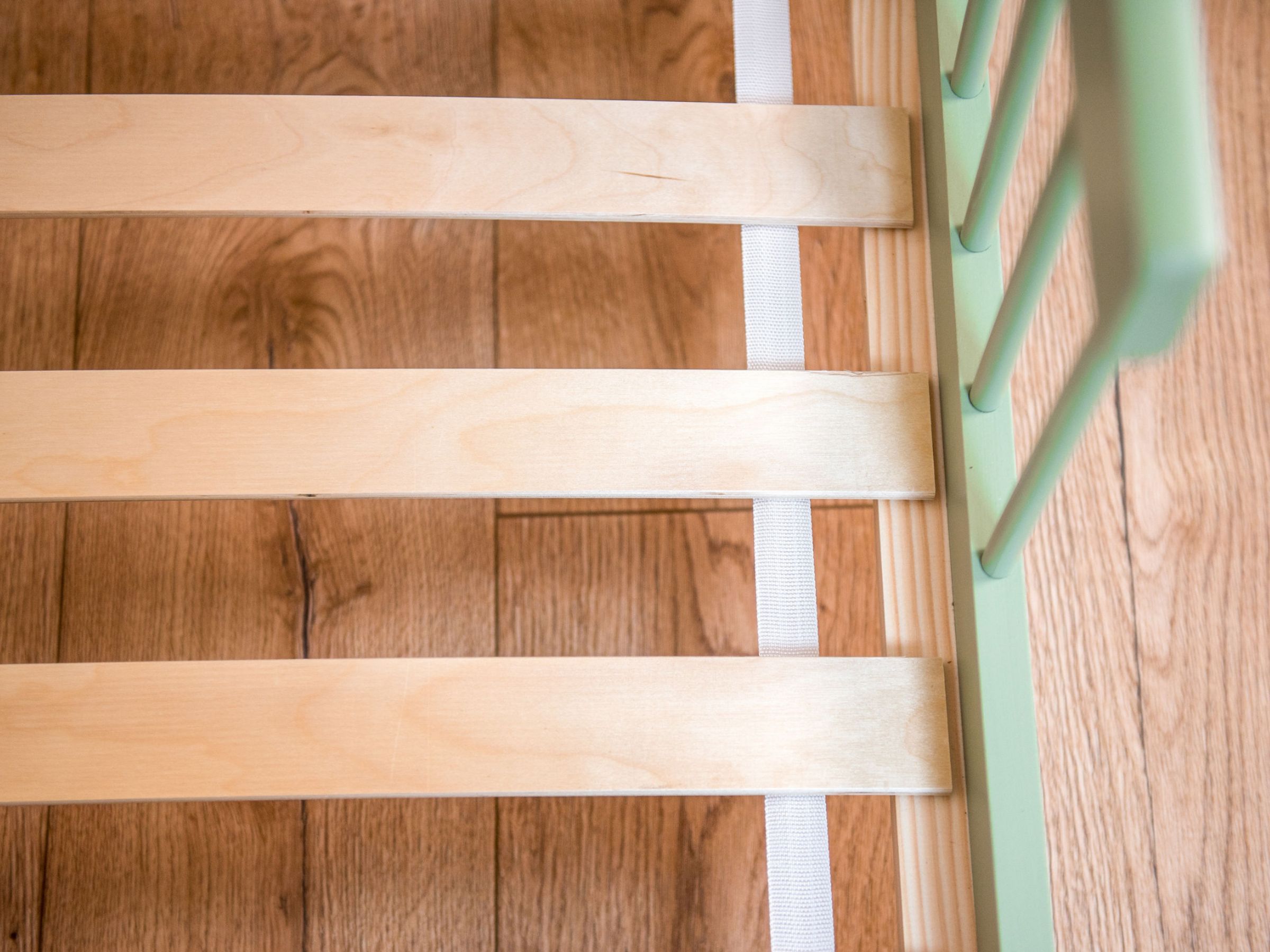 Star Barneseng med Lekegrind 80x180 - Olivengrønn