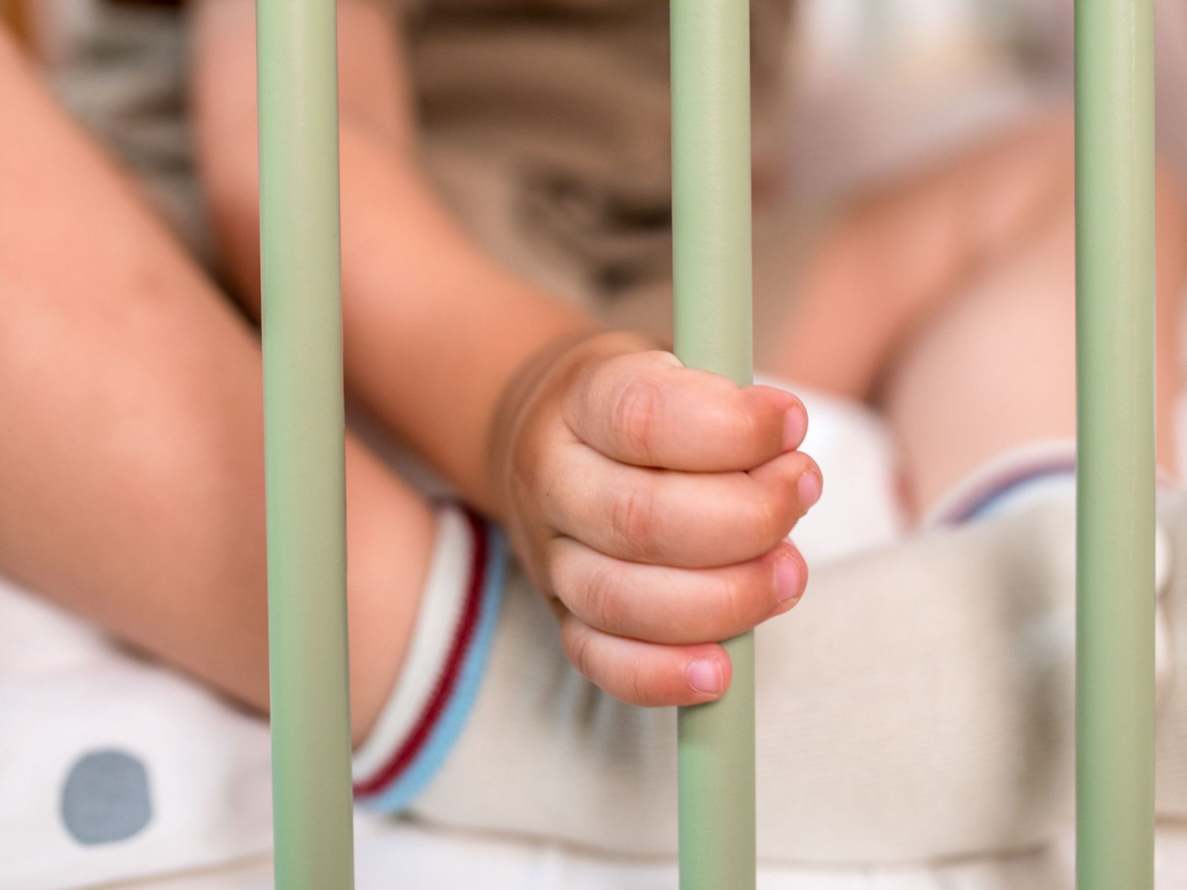 Star Barneseng med Lekegrind 80x180 - Olivengrønn